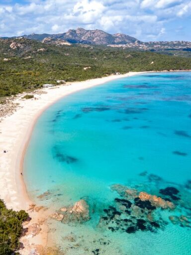 Drømmer du om en ferie på Sardinien? Spar penge på billeje med vores tilbud!