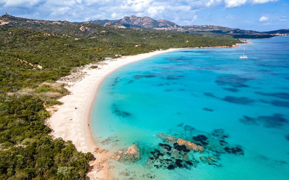 Drømmer du om en ferie på Sardinien? Spar penge på billeje med vores tilbud!